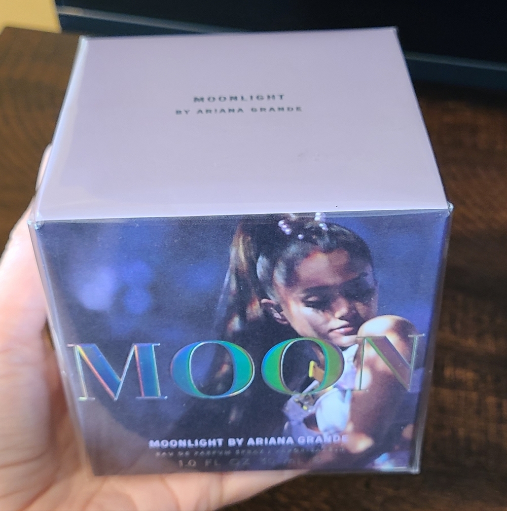 Ariana Grande Moonlight - Picture 8 of 15